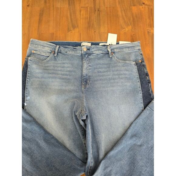 Jessica Simpson Women's Plus Freesia Wide Leg Jeans, 32" Inseam, Size 24W - Picture 4 of 8